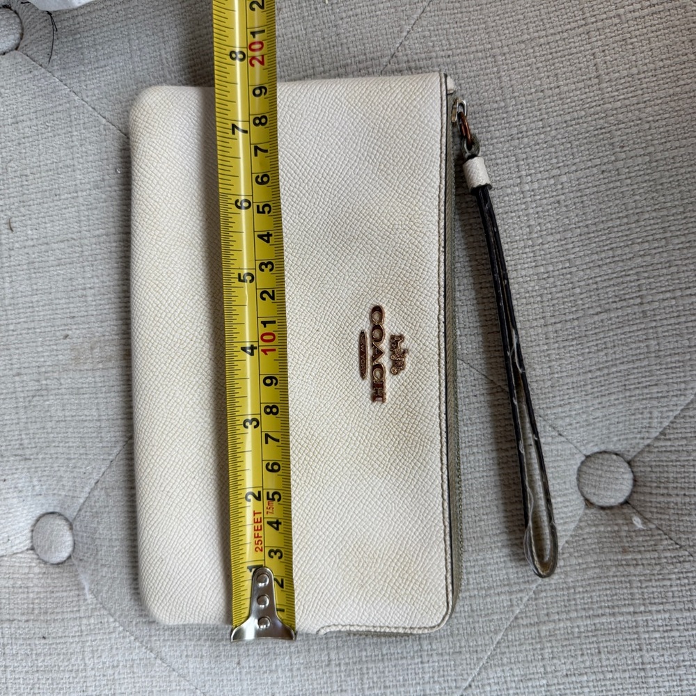 Coach Cream Leather Wristlet with Gold Logo and Dark Trim - Picture 4 of 5